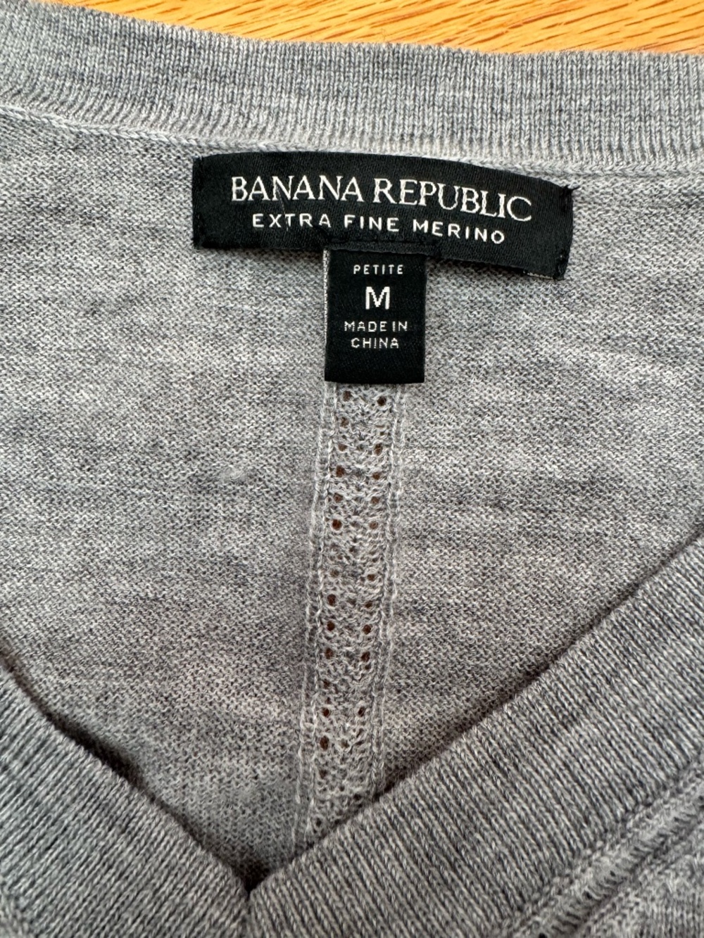 Banana Republic Extra Fine Merino Wool V-Neck Sweater Medium Petite Grey